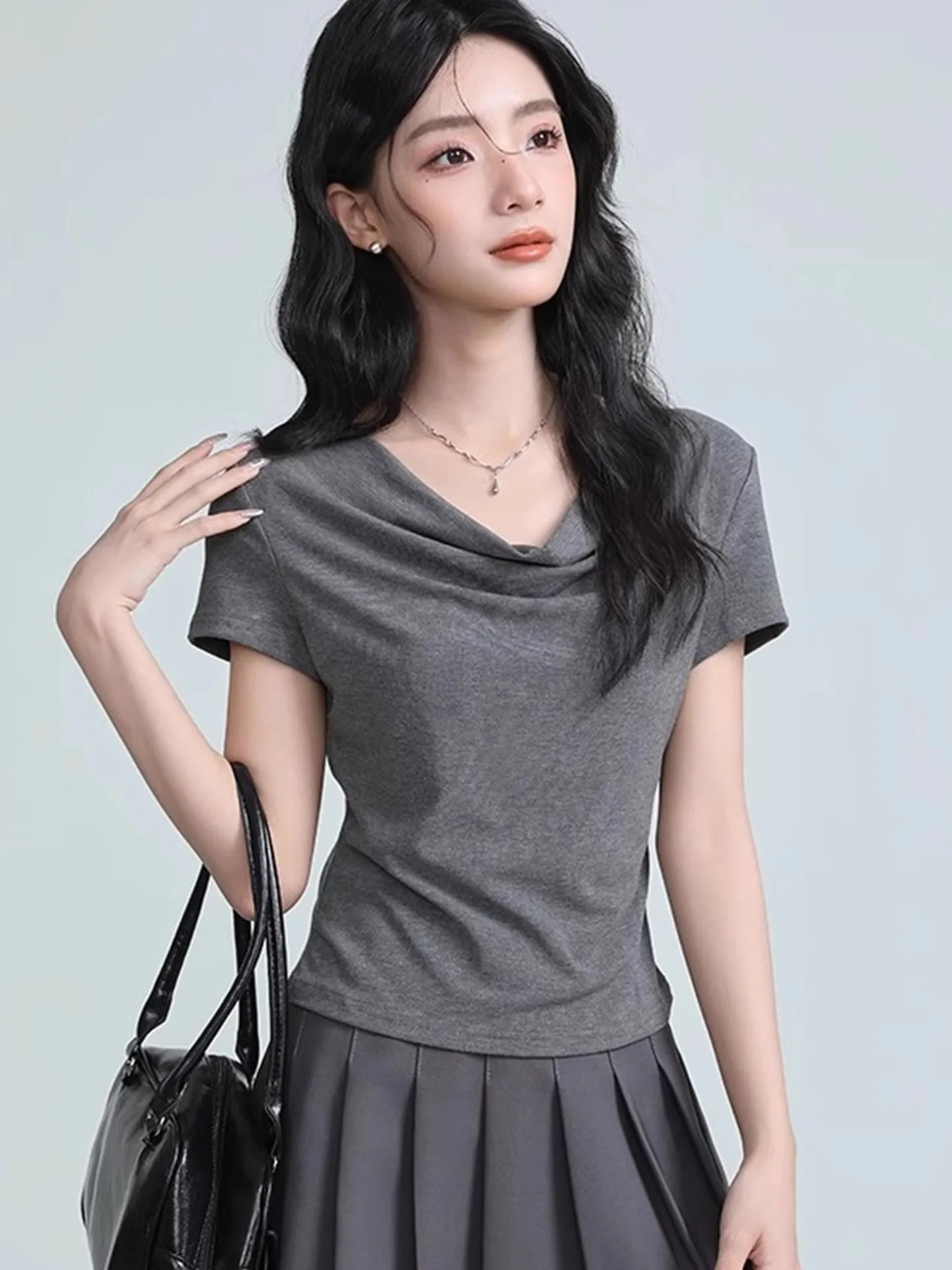 Ele European Design ort Sve Overhead Ne T-irt Women's Faionable Versatile oulder Length Korean Sle Silk Top
Ele European Design ort Sve Overhead Ne T-irt Women's Faionable Versatile oulder Length Korean Sle Silk Top