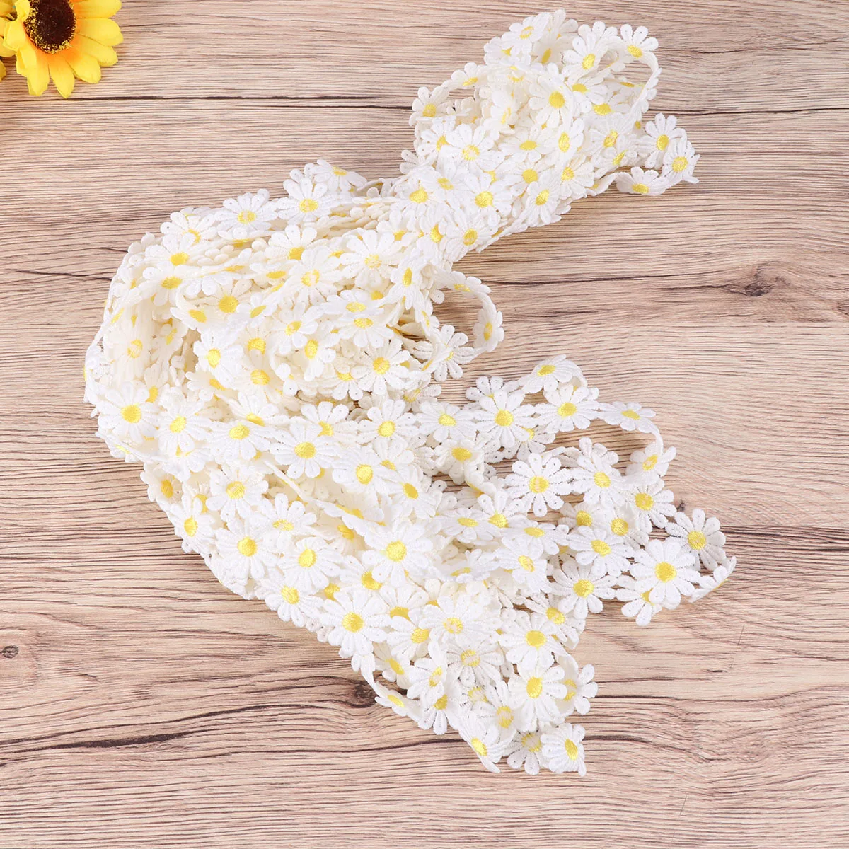 15 Yards 2.5Cm Daisies Flower Embroidery Patch Sewing Appliques Clothes Repair Decorative Patches Kid'S Clothing Accessories 
15 Yards 2.5Cm Daisies Flower Embroidery Patch Sewing Appliques Clothes Repair Decorative Patches Kid'S Clothing Accessories