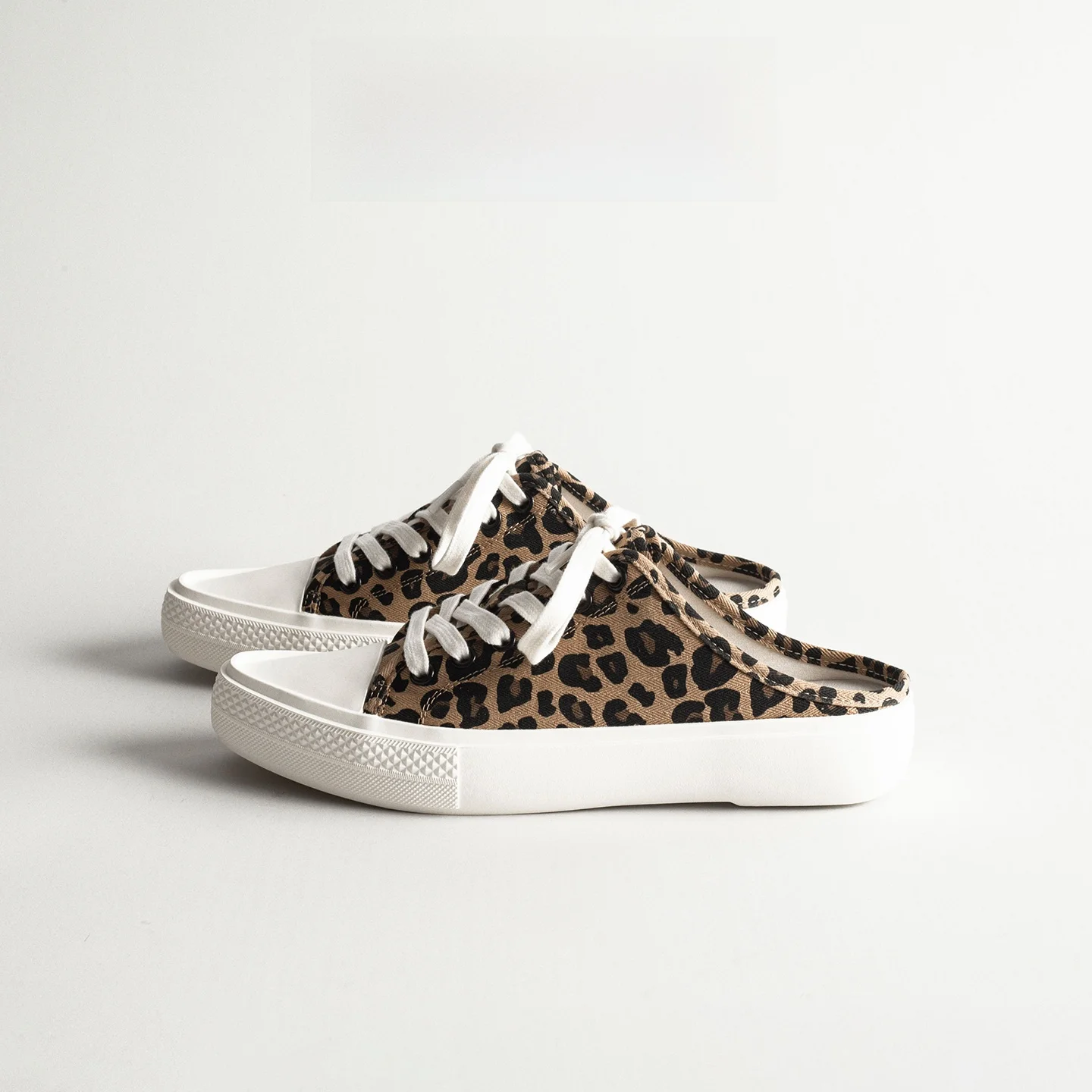 Ladies' Casual Canvas Slip-On Shoes with Thick Heel And round Head Design Summer 2026 Fashionable All-Match Lazy Person's San...
Ladies' Casual Canvas Slip-On Shoes with Thick Heel And round Head Design Summer 2026 Fashionable All-Match Lazy Person's San...