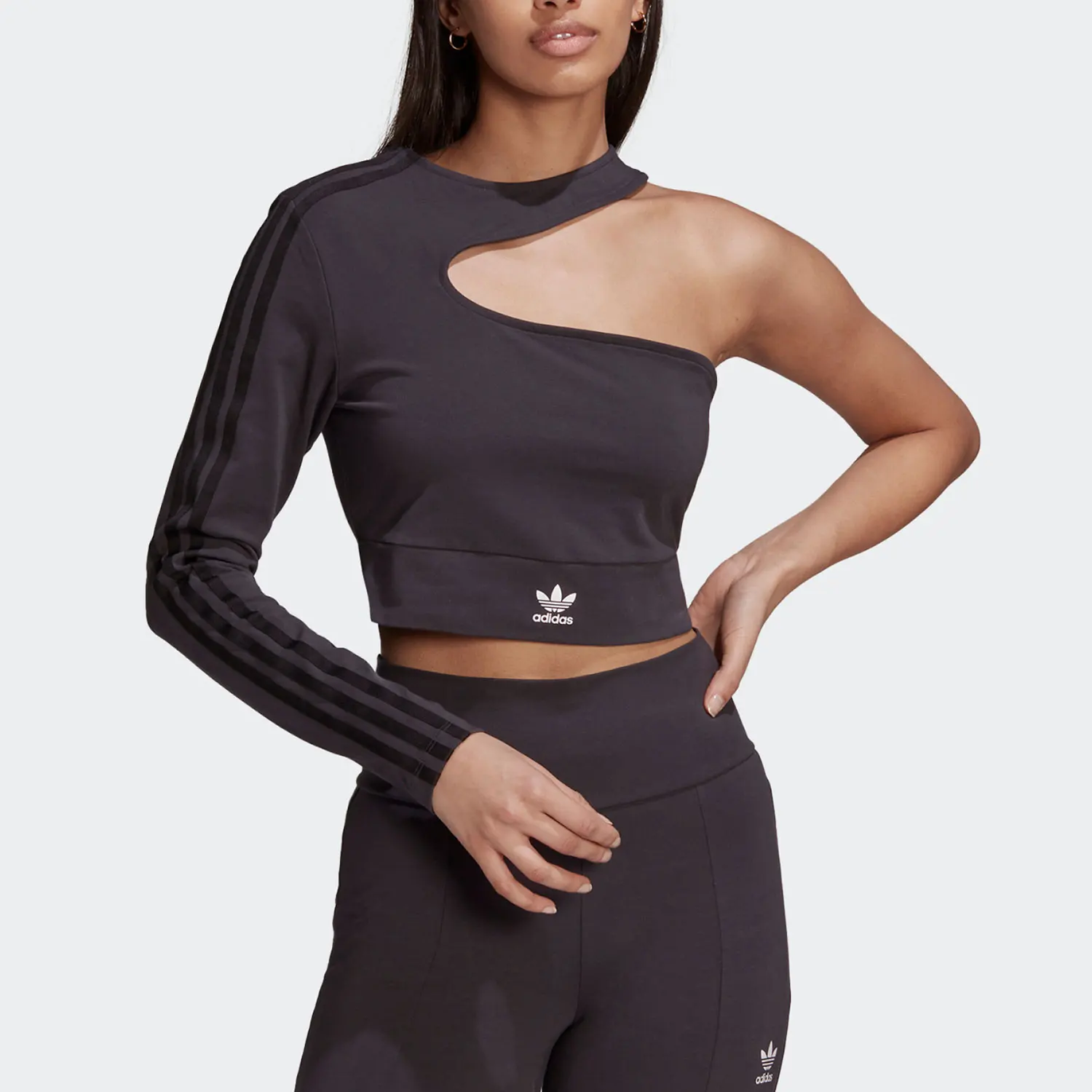 Adidas Genuine Superstar Новая женская футболка с открытыми плечами и длинными рукавами HU1643
Adidas Genuine Superstar Новая женская футболка с открытыми плечами и длинными рукавами HU1643