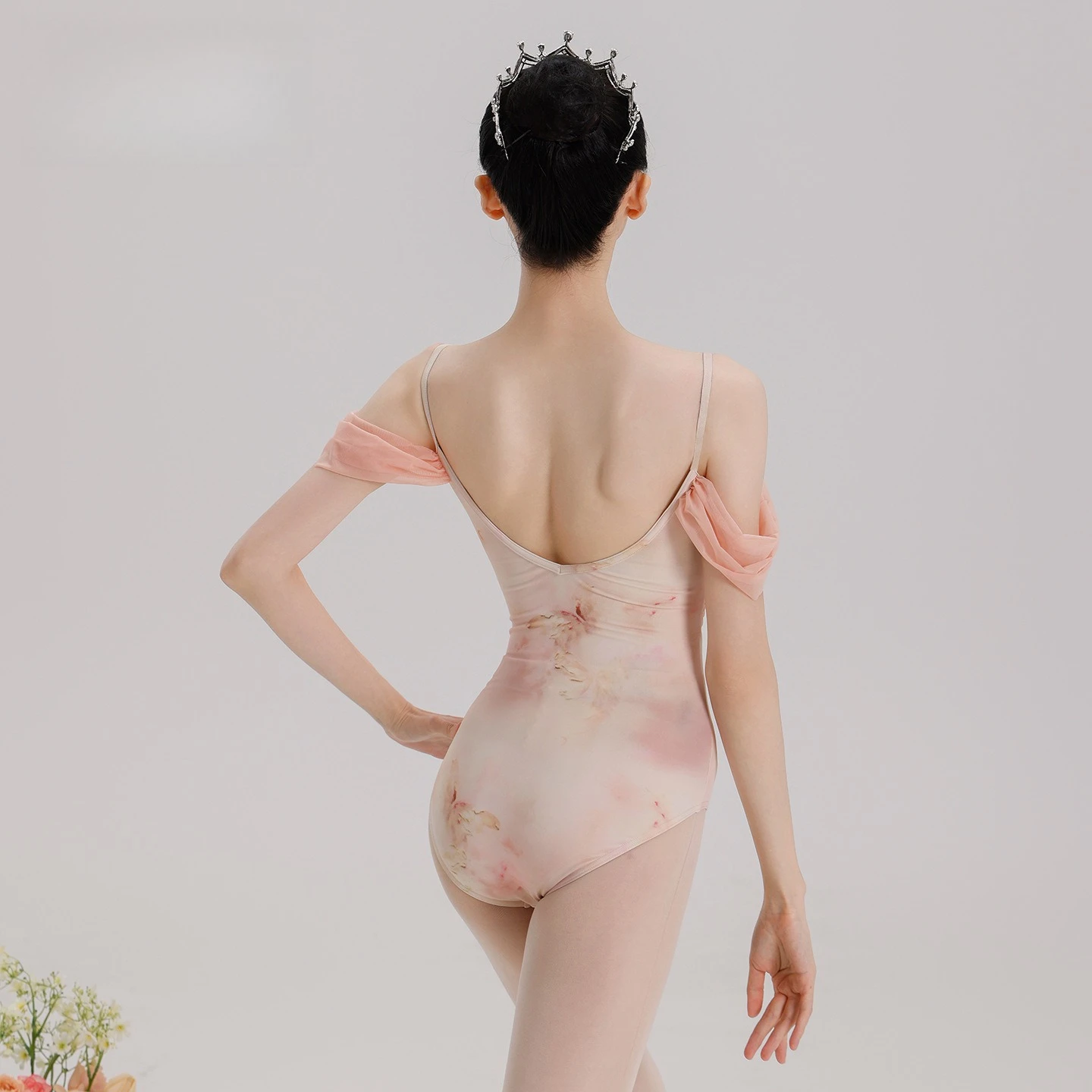 Ballet Dance Leotard Strappy for Women Printing Mesh Bow Decoration Arms Ribbons Dancewear Ballet Practice Gymnastics Bodysuit
Ballet Dance Leotard Strappy for Women Printing Mesh Bow Decoration Arms Ribbons Dancewear Ballet Practice Gymnastics Bodysuit