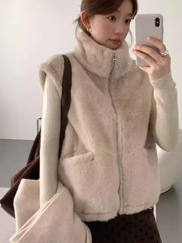 Fashionable Winter Women's Vest Korean Style Stand Collar Fur Jacket Leather And Fur Integrated Luxury Sensation Outerwear
Fashionable Winter Women's Vest Korean Style Stand Collar Fur Jacket Leather And Fur Integrated Luxury Sensation Outerwear