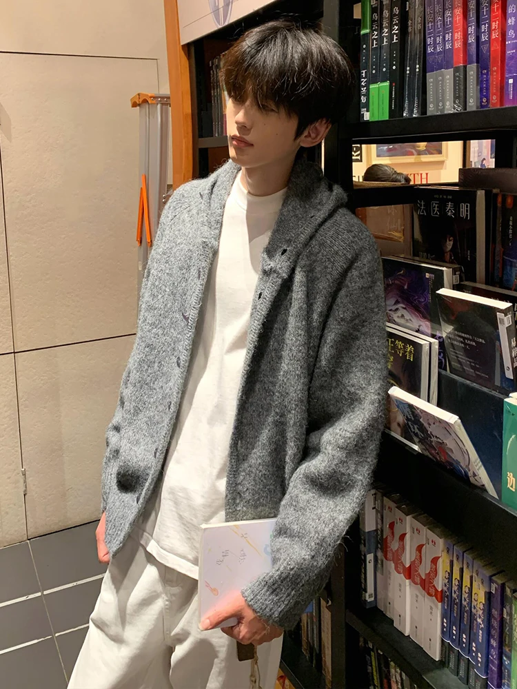 Мужской кардиган в американском ретро-стиле с капюшоном, трикотажный, для колледжа, повседневный, с длинными рукавами, из смесового полиэстера и нейлона
Мужской кардиган в американском ретро-стиле с капюшоном, трикотажный, для колледжа, повседневный, с длинными рукавами, из смесового полиэстера и нейлона