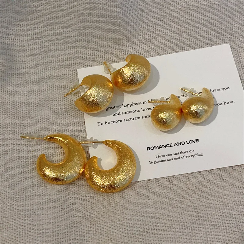 European and American metal brushed frosted fat curved hook earrings with a niche design sense, water droplet earrings for women
European and American metal brushed frosted fat curved hook earrings with a niche design sense, water droplet earrings for women