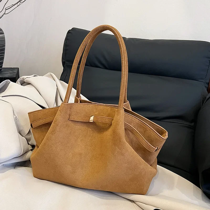 Autumn and Winter Suede Shoulder Bag Luxury Designer Handbags 2025 High Quality Wings Bags for Women Vintage Top Handle Tote New
Autumn and Winter Suede Shoulder Bag Luxury Designer Handbags 2025 High Quality Wings Bags for Women Vintage Top Handle Tote New