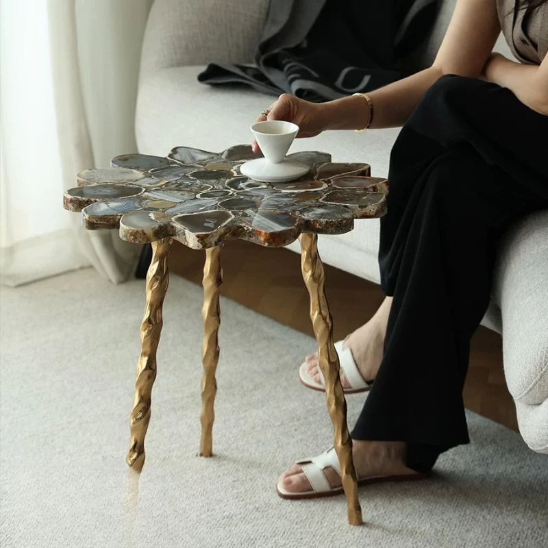 Retro artistic sense light luxury handmade natural agate balcony decoration living room small side table coffee table
Retro artistic sense light luxury handmade natural agate balcony decoration living room small side table coffee table
