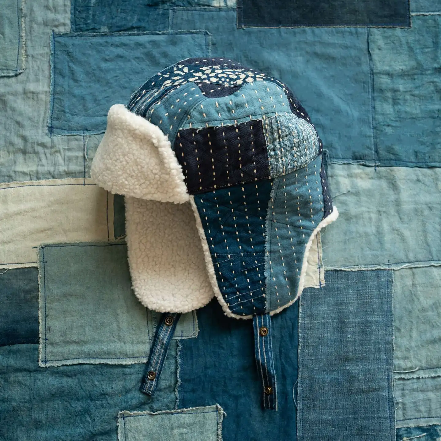 Embroidered Indigo Patchwork Warm Ear Protection Bomber Hat for Men and Women Winter with Thick Velvet and Anti Cold Flying Hat
Embroidered Indigo Patchwork Warm Ear Protection Bomber Hat for Men and Women Winter with Thick Velvet and Anti Cold Flying Hat