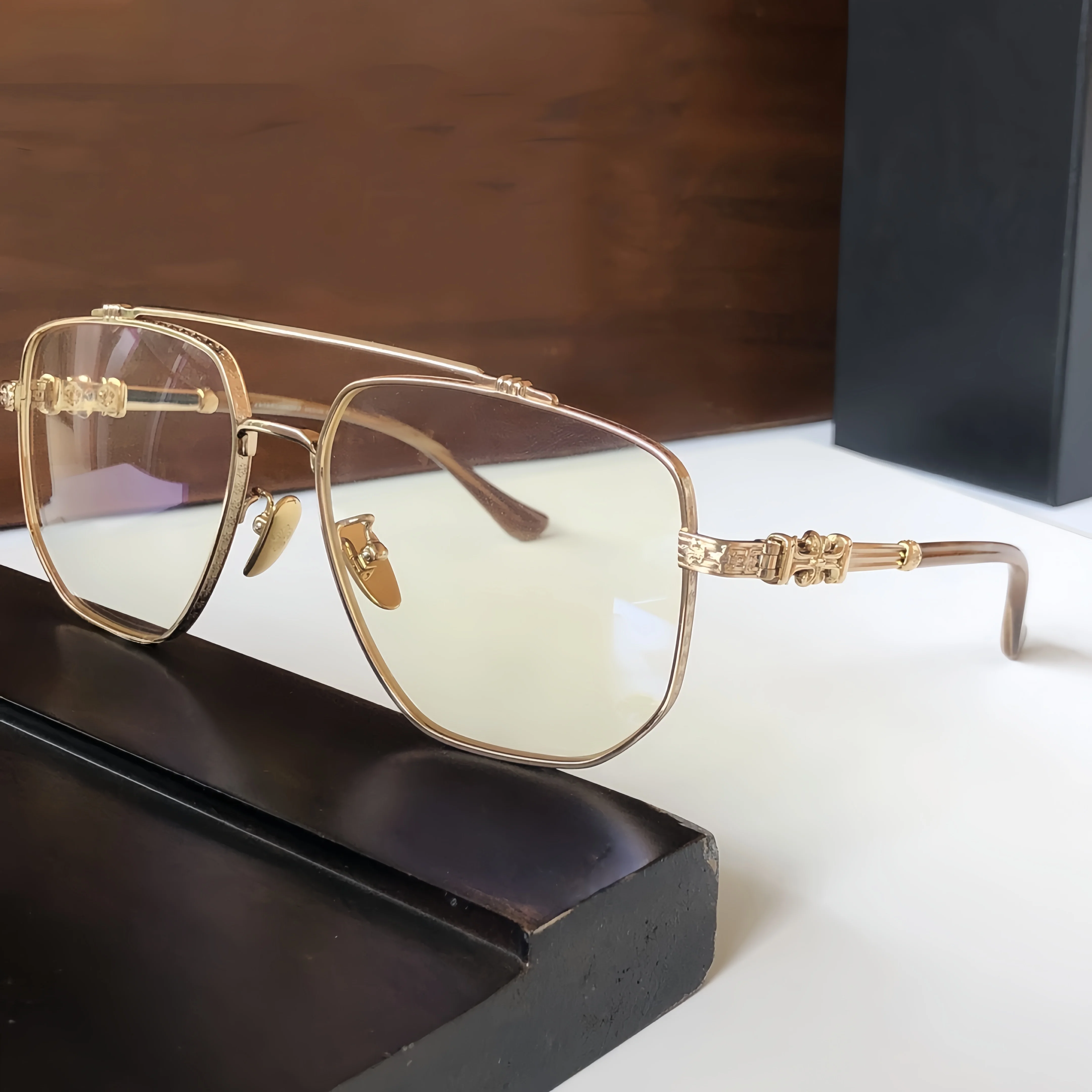 2025 Fashion Pilot Men and Women Driving Prescription Eyeglasses High Quality Polygonal Large Frame Luxury Optical Glasses Frame
2025 Fashion Pilot Men and Women Driving Prescription Eyeglasses High Quality Polygonal Large Frame Luxury Optical Glasses Frame