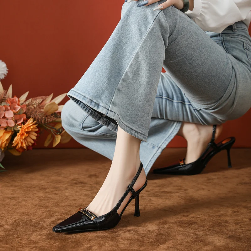 2026New French-style patent leather high-heeled shoes with thin heels and pointed toes, elegant spring women's sandals, suitable
2026New French-style patent leather high-heeled shoes with thin heels and pointed toes, elegant spring women's sandals, suitable