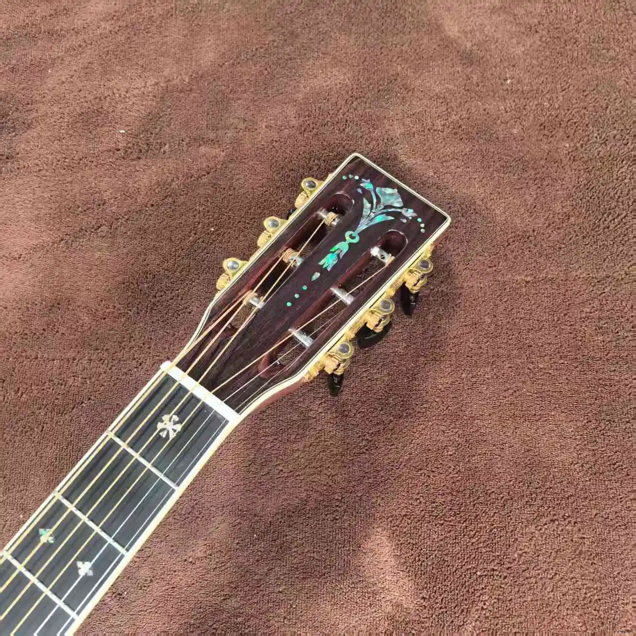00042 series 40 inch solid wood profile sunset color glossy paint abalone inlaid acoustic acoustic guitar
00042 series 40 inch solid wood profile sunset color glossy paint abalone inlaid acoustic acoustic guitar