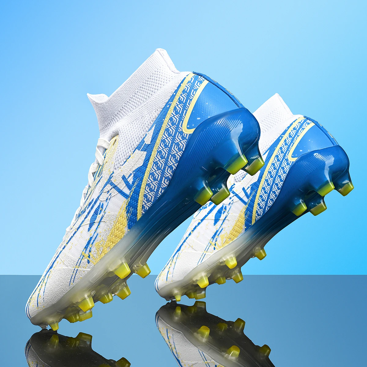 Professional breathable football shoes with FG/AG studs provide super strong grip and effectively protect the ankle
Professional breathable football shoes with FG/AG studs provide super strong grip and effectively protect the ankle