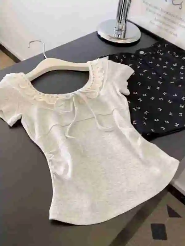 Outlet Lace Patchwork Short Sleeve T-Shirt Women's Design Sensation Anti-Aging Slimming Chic Base Top Korean Style Commute
Outlet Lace Patchwork Short Sleeve T-Shirt Women's Design Sensation Anti-Aging Slimming Chic Base Top Korean Style Commute