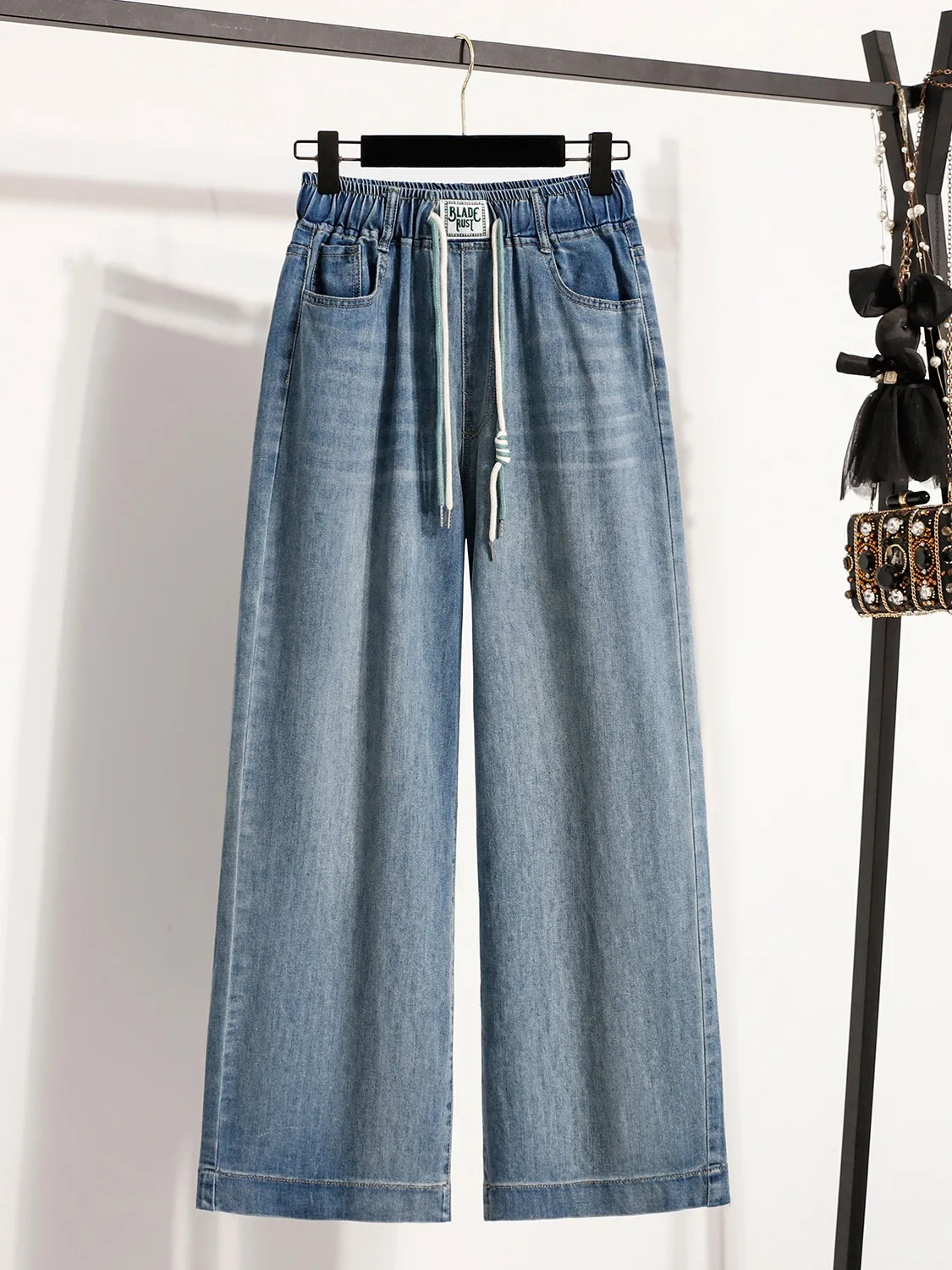 High Waist Wide Leg Skinny Denim Jeans Women Early Autumn Loose Fit Straight Cut Pants Elastic Waist Slimming Effect
High Waist Wide Leg Skinny Denim Jeans Women Early Autumn Loose Fit Straight Cut Pants Elastic Waist Slimming Effect