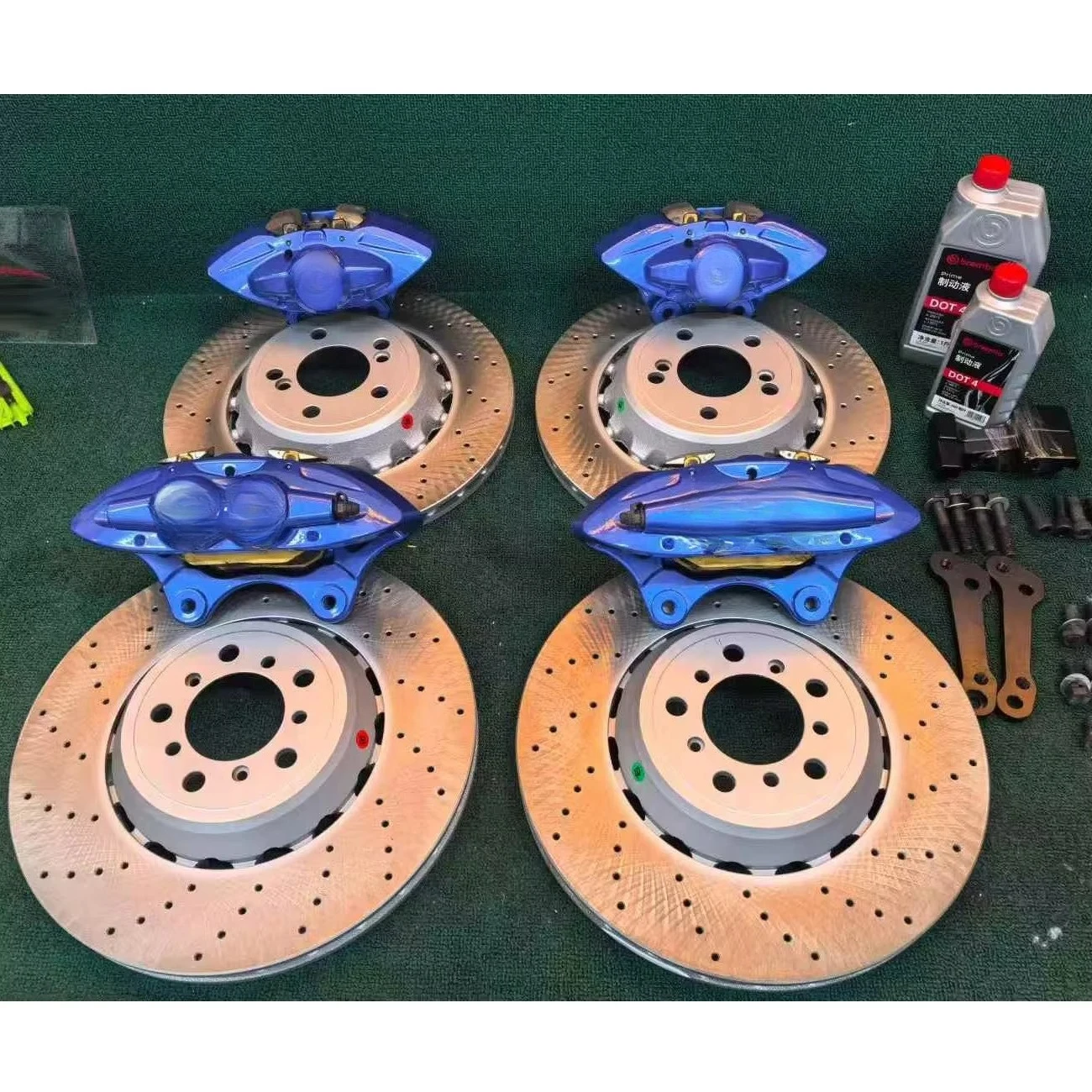 F30 with new modified MP 4 piston front forged aluminum alloy calipers, durable, perforated ventilated steel disc set
F30 with new modified MP 4 piston front forged aluminum alloy calipers, durable, perforated ventilated steel disc set