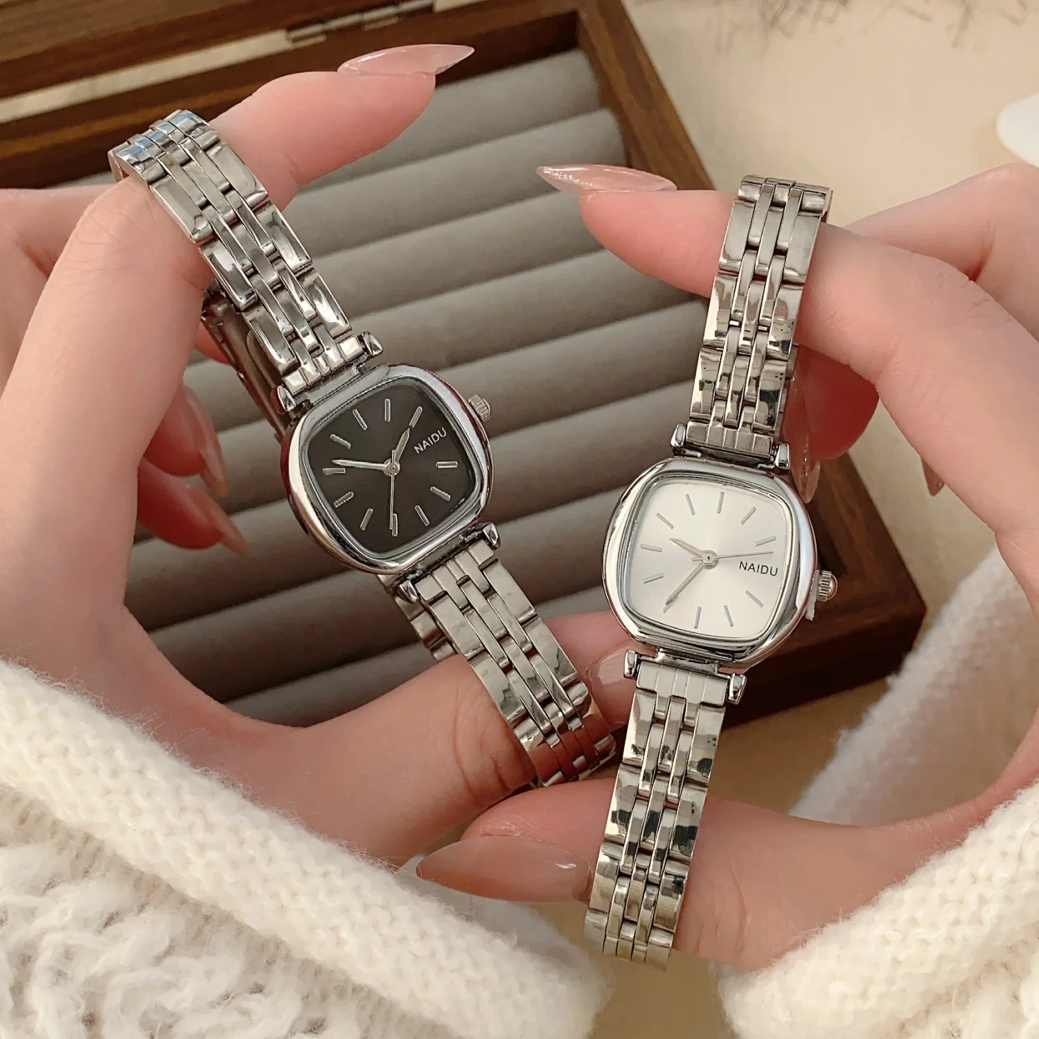 NEW Silver Women's Watches Square Dial Woman Quartz Wristwatch Clock Simple Business Steel Bracelet Watch Gift Accessories
NEW Silver Women's Watches Square Dial Woman Quartz Wristwatch Clock Simple Business Steel Bracelet Watch Gift Accessories