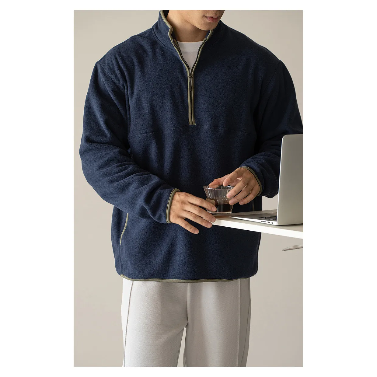 Warm Fleece Half Zipper Stand Collar Sweatshirt Men's Spring High Elastic Quick Dry Long Sleeve T-Shirt Business Casual Style
Warm Fleece Half Zipper Stand Collar Sweatshirt Men's Spring High Elastic Quick Dry Long Sleeve T-Shirt Business Casual Style