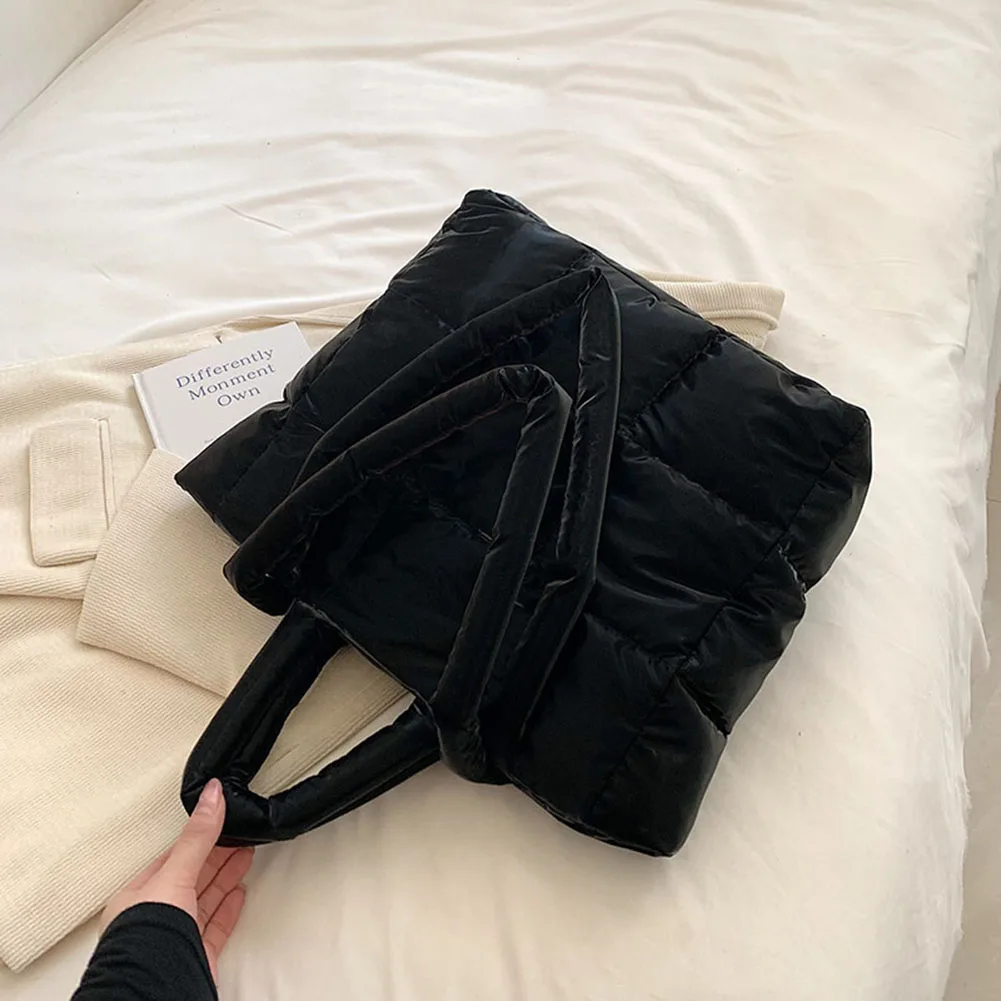 Women Padded Satchel Bag Large Capacity Padding Sling Bag Lightweight Solid Color Zipper Versatile Female Commuting Bag
Women Padded Satchel Bag Large Capacity Padding Sling Bag Lightweight Solid Color Zipper Versatile Female Commuting Bag
