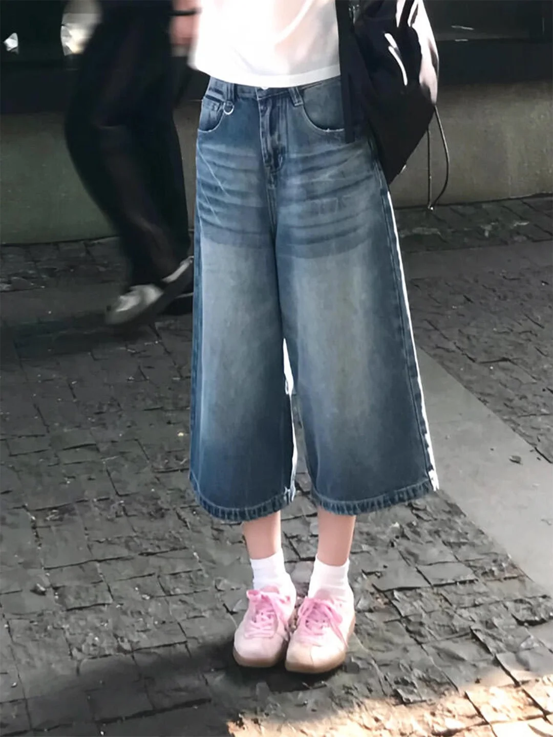 Summer 2026 High Waist Loose Fit Thin Denim Jeans Women's American Style Wide Leg Jeans Casual Wear Resistant Pure Color
Summer 2026 High Waist Loose Fit Thin Denim Jeans Women's American Style Wide Leg Jeans Casual Wear Resistant Pure Color