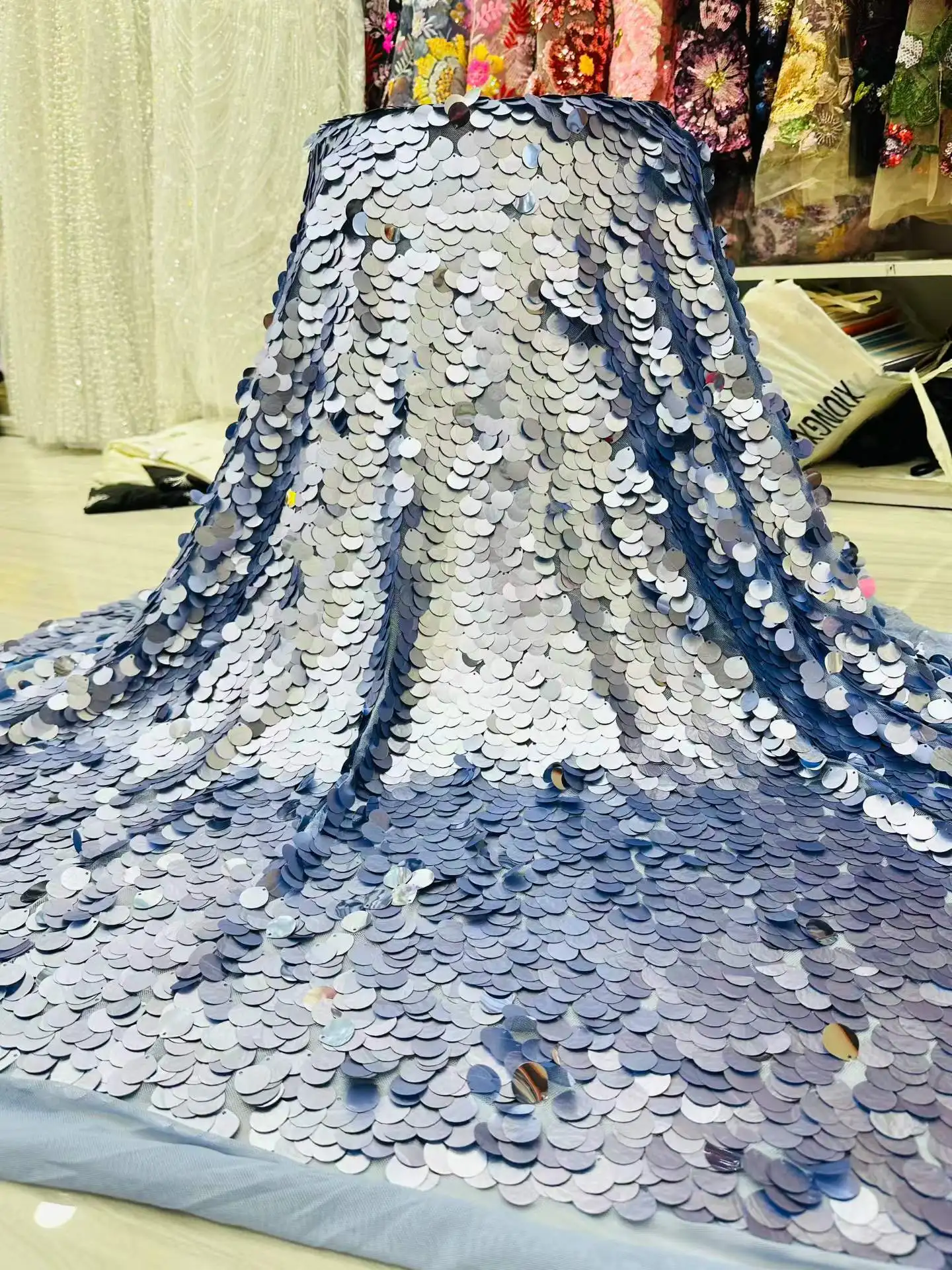2026 Nigerian High Quality Embroidery Lace French Net Sequins Tulle African Lace Fabric for Luxury Wedding Party Women Sewing
2026 Nigerian High Quality Embroidery Lace French Net Sequins Tulle African Lace Fabric for Luxury Wedding Party Women Sewing
