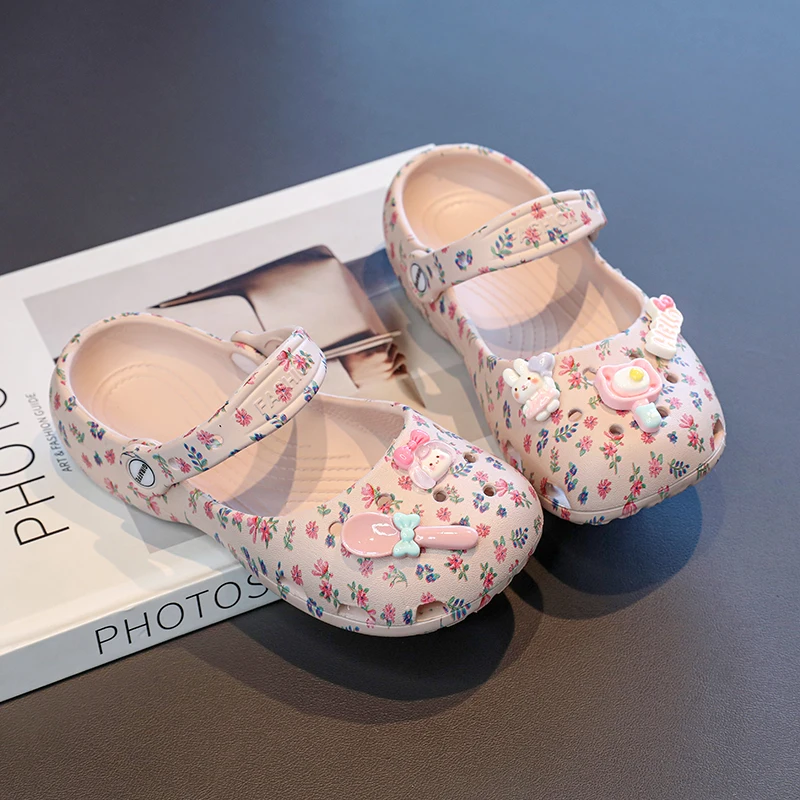 A pair of children's floral Mary Jane clogs one-piece EVA bow decor breathable anti-slip home sandals TX-603
A pair of children's floral Mary Jane clogs one-piece EVA bow decor breathable anti-slip home sandals TX-603