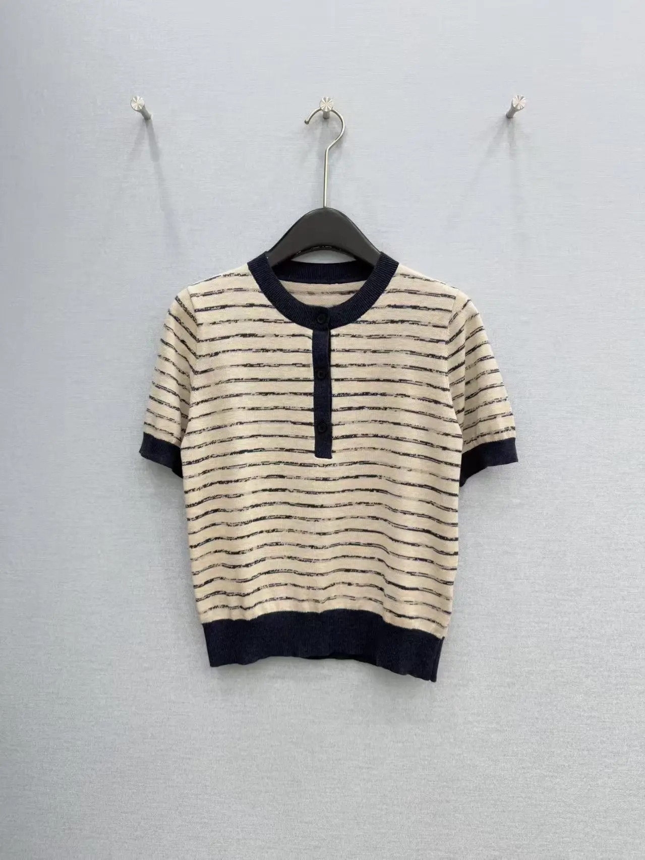 High quality spring and summer new product striped round neck knitted short sleeved top+sleeveless round neck vest
High quality spring and summer new product striped round neck knitted short sleeved top+sleeveless round neck vest