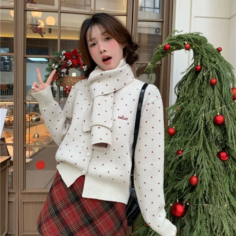 Retro American Cute Scarf Sweater Coat for Women Autumn Winter Christmas Style Star Round Neck Knitted Cardigan Two-piece Set
Retro American Cute Scarf Sweater Coat for Women Autumn Winter Christmas Style Star Round Neck Knitted Cardigan Two-piece Set