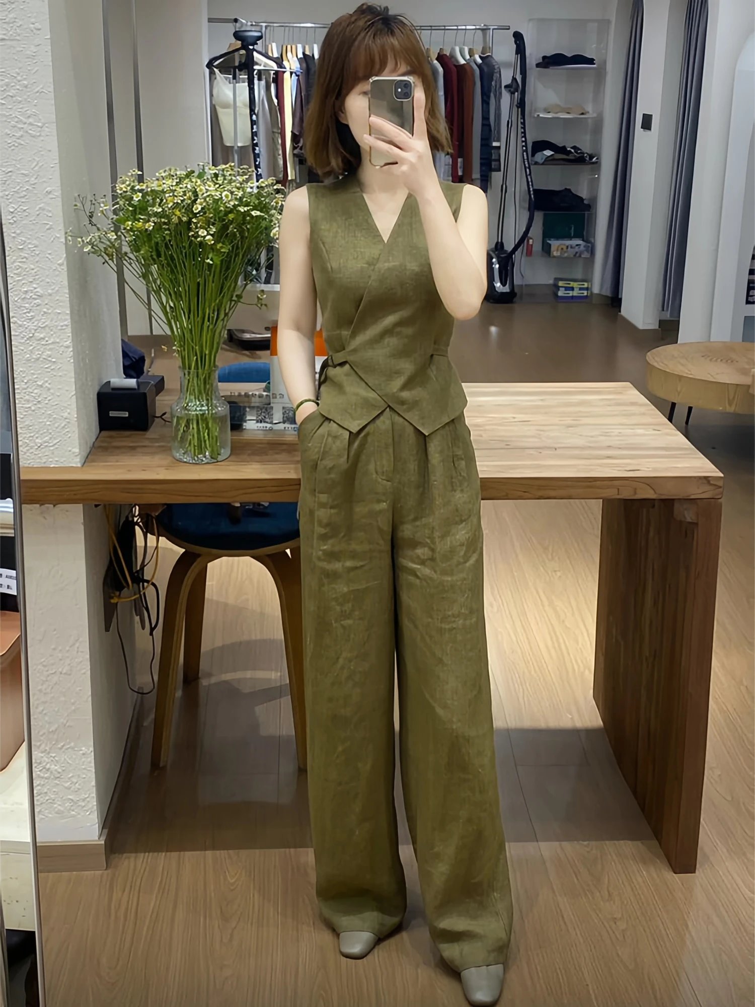 Retro Style Women's Linen Short Vest High Waist Straight Leg Casual Pants Two Piece Set Summer 2026 Fashion Casual Wear
Retro Style Women's Linen Short Vest High Waist Straight Leg Casual Pants Two Piece Set Summer 2026 Fashion Casual Wear