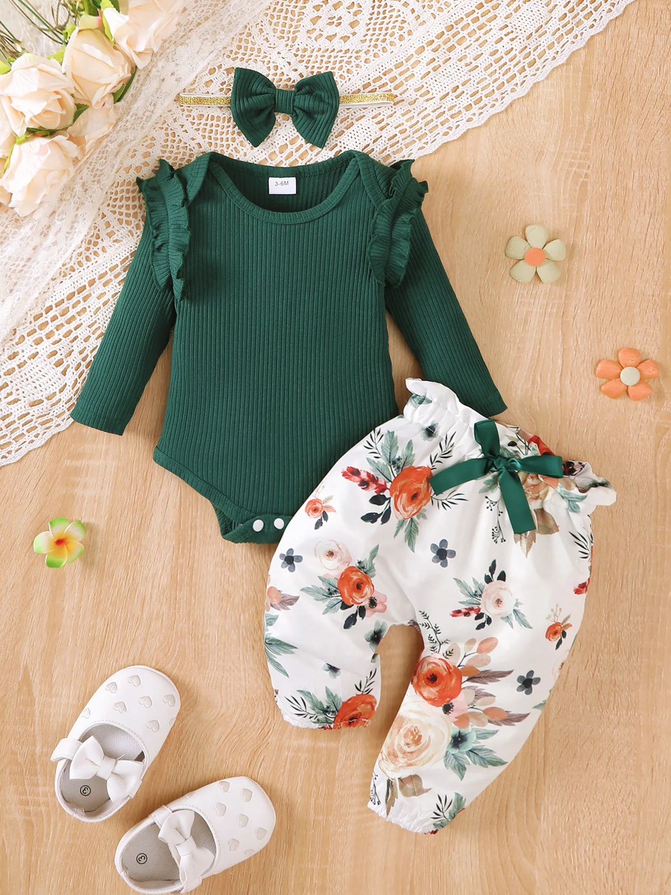 Winter 0-1 Years Old Infant Baby Girls Long Sleeved Pit Stripe Top And Printed Pants Casual 3-Piece Set
Winter 0-1 Years Old Infant Baby Girls Long Sleeved Pit Stripe Top And Printed Pants Casual 3-Piece Set