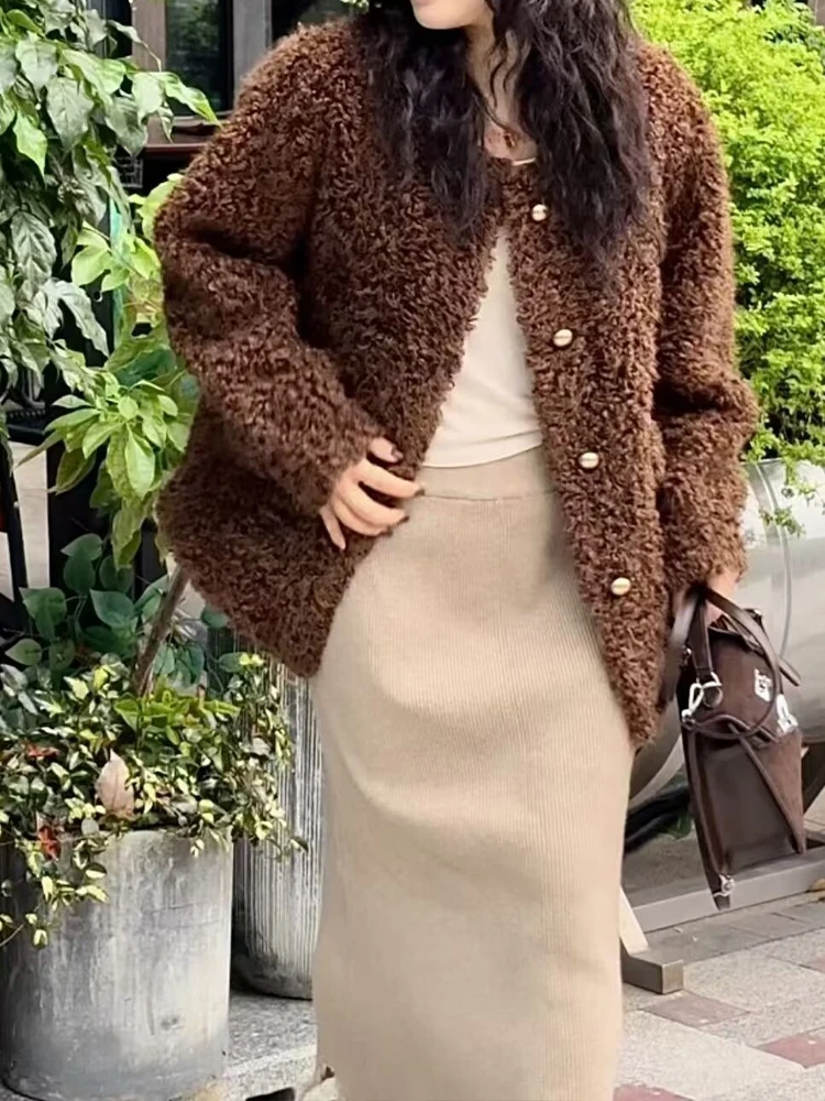 2024 New Women's Clothing European and American Style Fashion Round Neck Curly Fur Pocket Fur Coat
2024 New Women's Clothing European and American Style Fashion Round Neck Curly Fur Pocket Fur Coat
