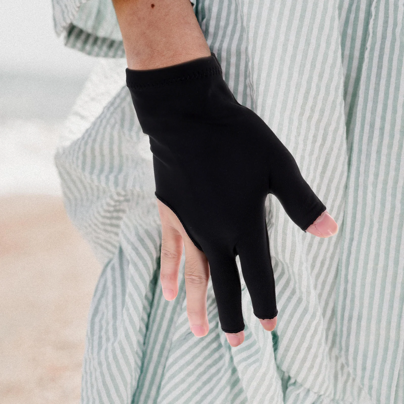 Left H Fingerless Gloves for Billiard Professional Billiard Snooker Gloves Pool Snooker Sports Stretchy Cue Accessories
Left H Fingerless Gloves for Billiard Professional Billiard Snooker Gloves Pool Snooker Sports Stretchy Cue Accessories
