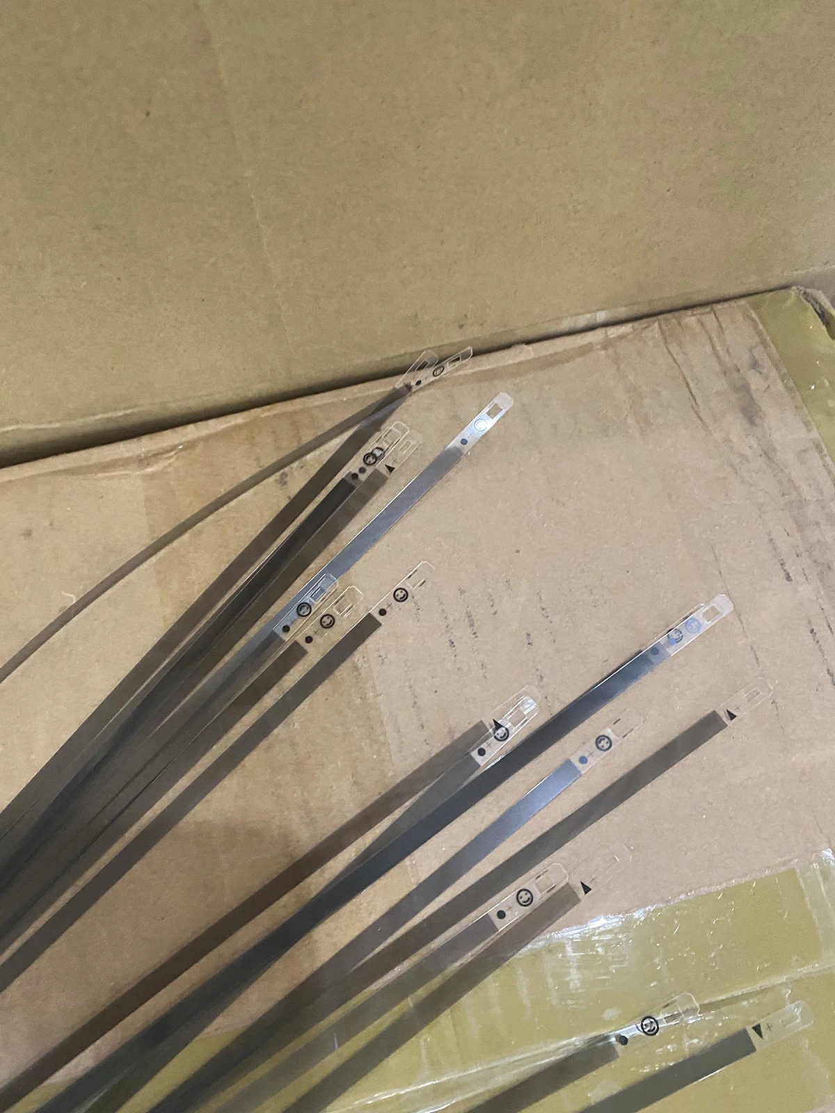 5 шт. CM751-80007 полоса кодировщика для HP OfficeJet PRO 8600 8100 8610 8620 часть принтера
5 шт. CM751-80007 полоса кодировщика для HP OfficeJet PRO 8600 8100 8610 8620 часть принтера