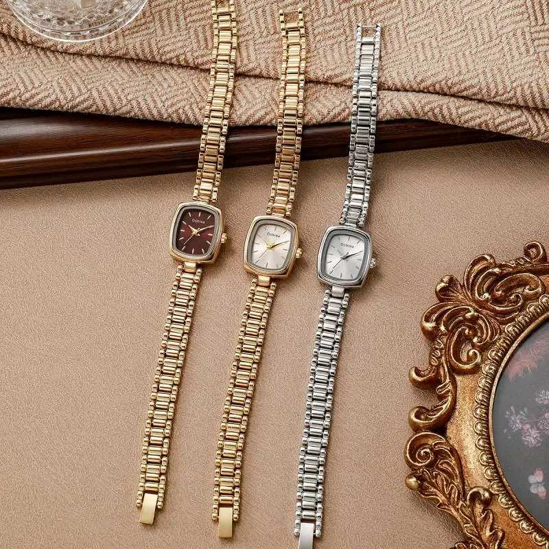 Новые модные нишевые часы высокого класса в стиле ретро для женщин, легкие роскошные, простые металлические, универсальные, изысканные кварцевые часы
Новые модные нишевые часы высокого класса в стиле ретро для женщин, легкие роскошные, простые металлические, универсальные, изысканные кварцевые часы