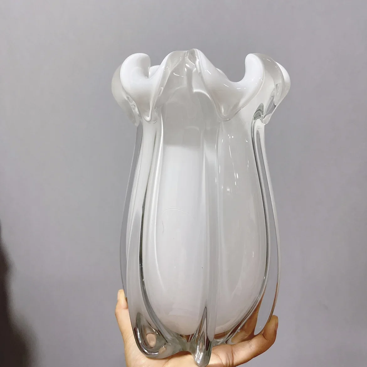 The new Chinese cabbage has a height of 28 centimeters and a slight flaw on the inner mouth of 10 centimeters
The new Chinese cabbage has a height of 28 centimeters and a slight flaw on the inner mouth of 10 centimeters