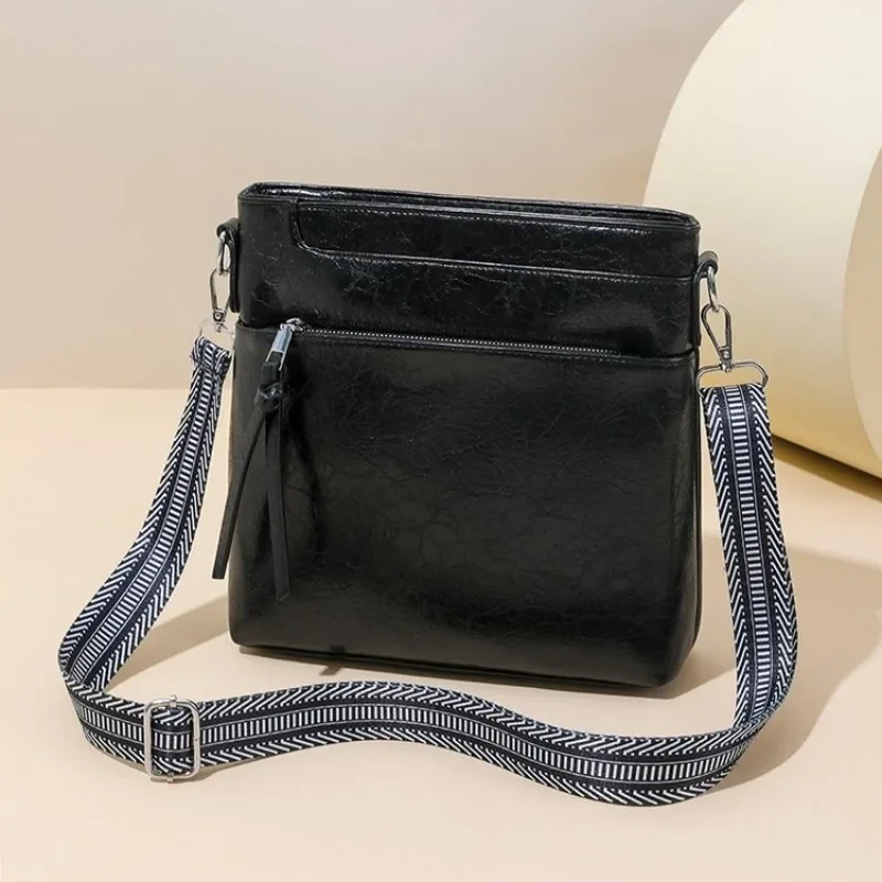 Luxury Brand Famous Designer Diaper Bag For Women Elegant Leather Crossbody Handbag Classic Vintage Style Large Capacity
Luxury Brand Famous Designer Diaper Bag For Women Elegant Leather Crossbody Handbag Classic Vintage Style Large Capacity