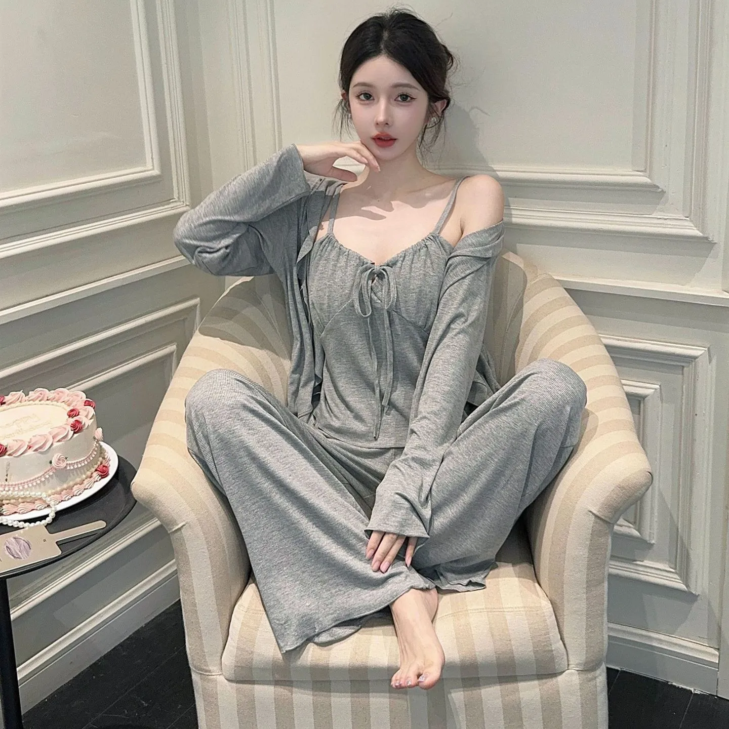 Sexy Modal Sleepwear Women's Shirt Sling Pants Home Clothes Set Autumn Winter Pajama with Chest Pad
Sexy Modal Sleepwear Women's Shirt Sling Pants Home Clothes Set Autumn Winter Pajama with Chest Pad