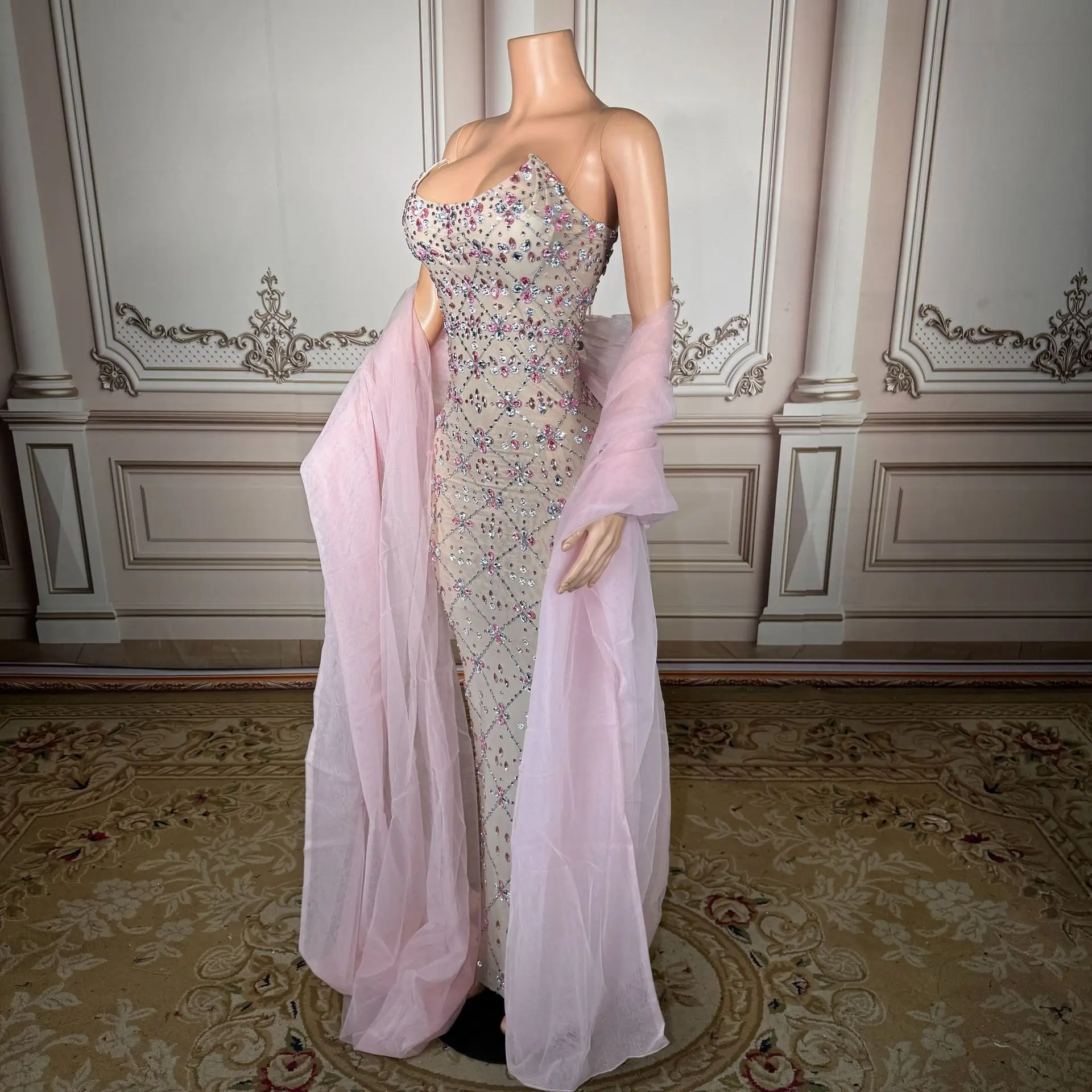 Plunging V-neck Fish Tail-shaped Full-buttocked Long Dress Formal Evening Gown for A Birthday Party and Fashion Show
Plunging V-neck Fish Tail-shaped Full-buttocked Long Dress Formal Evening Gown for A Birthday Party and Fashion Show