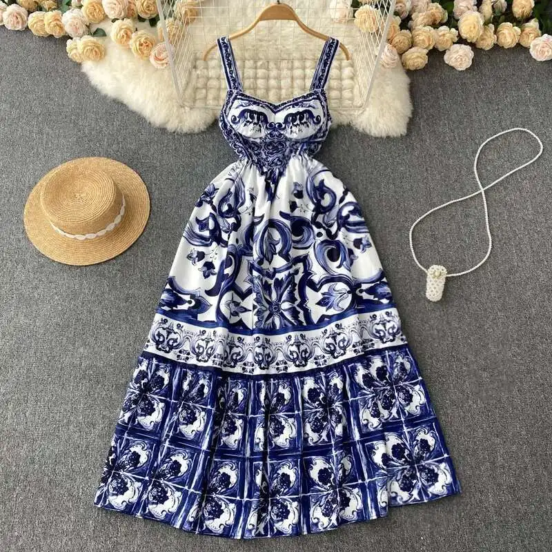 Ethnic style, waist closing, thin temperament, suspender dress, summer women's high feeling, printing, beautiful A-line dress
Ethnic style, waist closing, thin temperament, suspender dress, summer women's high feeling, printing, beautiful A-line dress