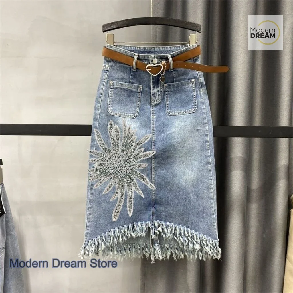 French tassels and burrs denim skirt women's spring and autumn new fashion applique temperament high waist and long hip skirt.
French tassels and burrs denim skirt women's spring and autumn new fashion applique temperament high waist and long hip skirt.