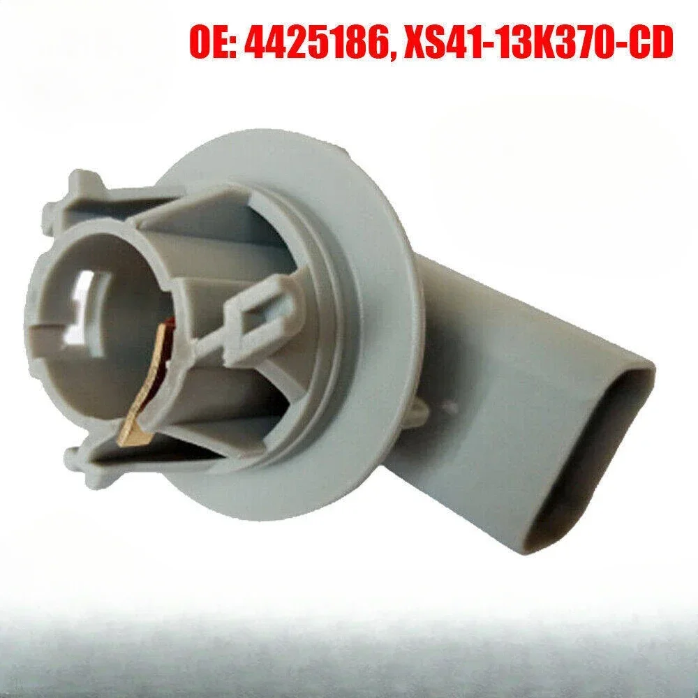 4425186 Rear Stop Brake Tail Light Lamp Bulb Holder Socket For Ford Focus Mk1 Hatchback & Focus Mk2 XFM500010 XS41-13K370-CD 
4425186 Rear Stop Brake Tail Light Lamp Bulb Holder Socket For Ford Focus Mk1 Hatchback & Focus Mk2 XFM500010 XS41-13K370-CD