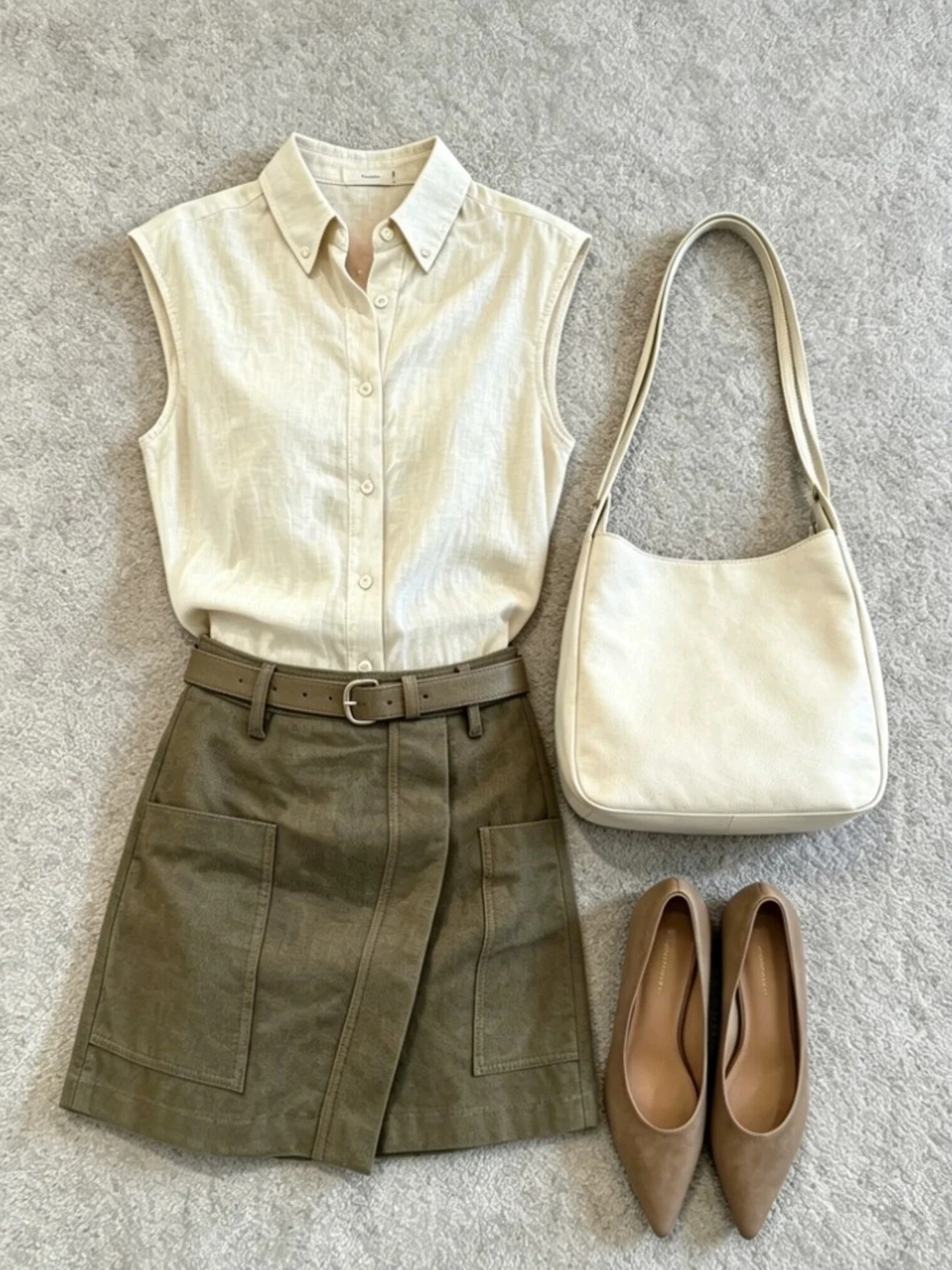 Elegant High-End Beige Sleeveless Shirt And Skirt Two-Piece Set for Women Fashionable Slimming Workwear Ensemble
Elegant High-End Beige Sleeveless Shirt And Skirt Two-Piece Set for Women Fashionable Slimming Workwear Ensemble