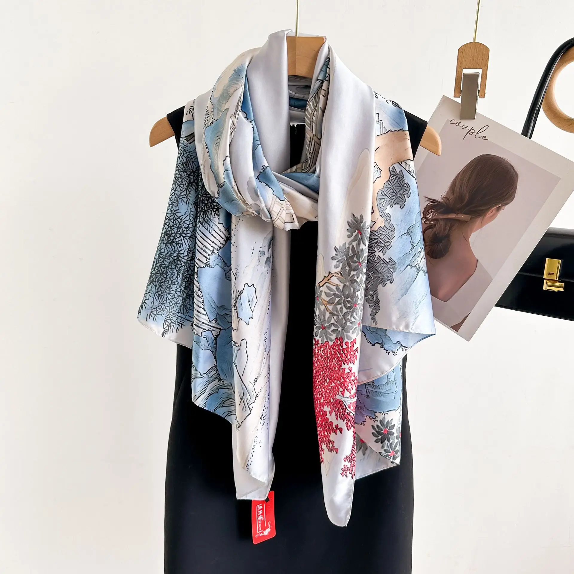1PCS new silk scarf high-end fashion printing big-name scarf summer thin sunscreen shawl
1PCS new silk scarf high-end fashion printing big-name scarf summer thin sunscreen shawl