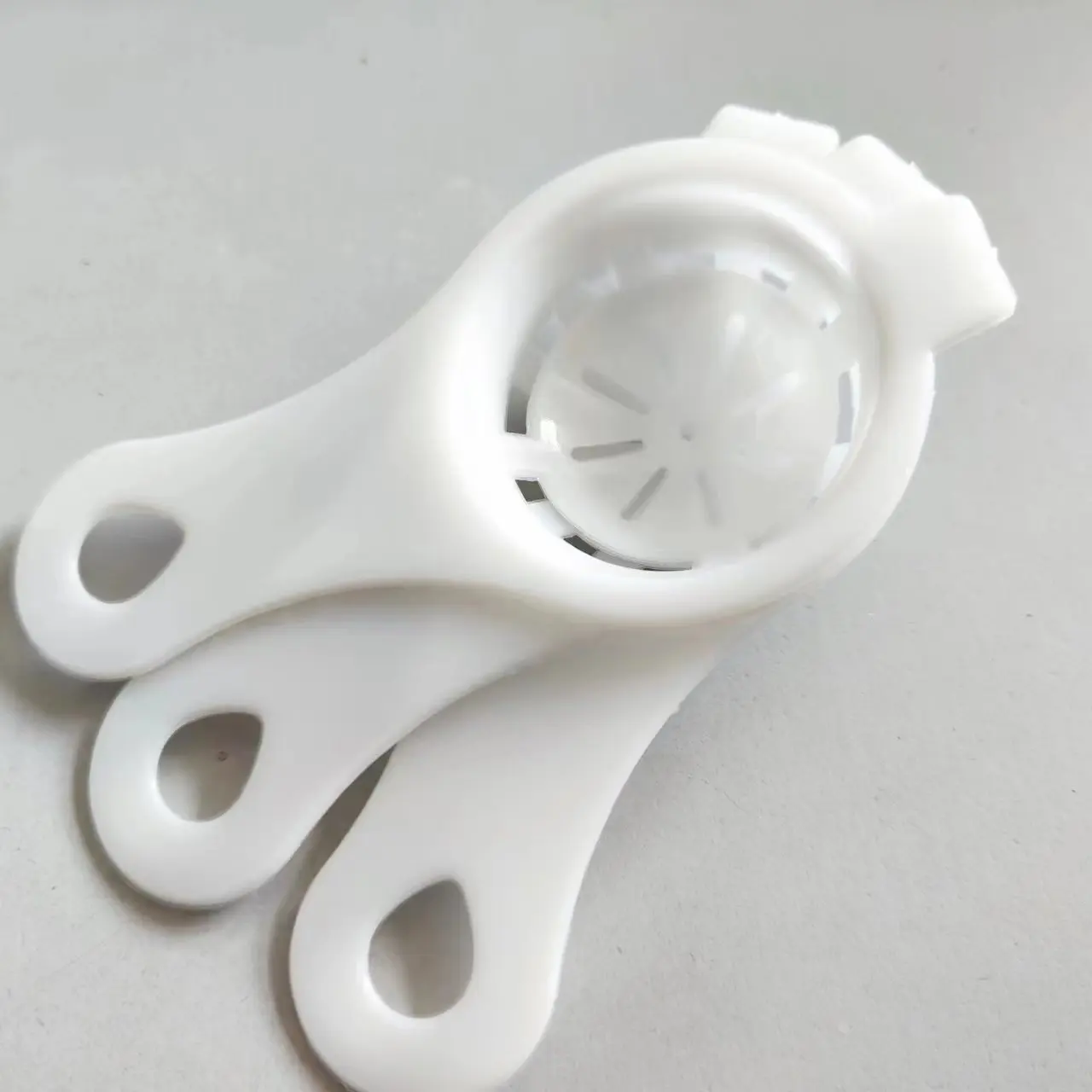 1pcs Egg Separator Egg Yolk White Separator Food Grade Egg Divider Egg White Yolk Filter Kitchen Tools
1pcs Egg Separator Egg Yolk White Separator Food Grade Egg Divider Egg White Yolk Filter Kitchen Tools