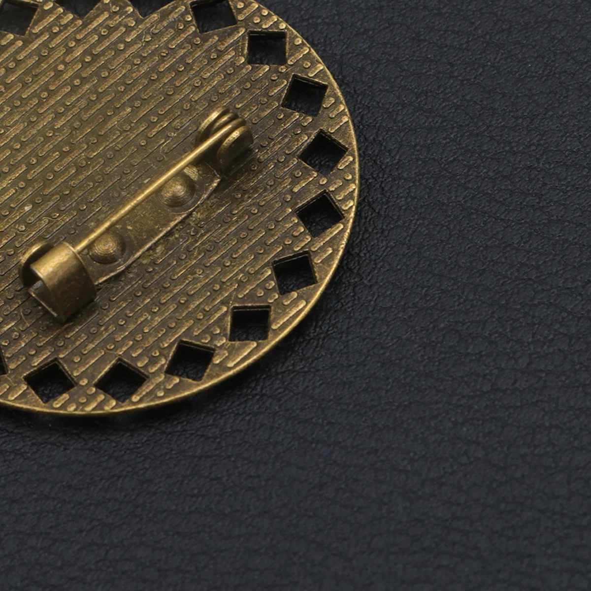 5Pcs 25Mm Alloy Brooch Tray DIY Jewelry Making Accessories Hollow Round Base for Resin Craft Cameo Bracelet Photo Pendant
5Pcs 25Mm Alloy Brooch Tray DIY Jewelry Making Accessories Hollow Round Base for Resin Craft Cameo Bracelet Photo Pendant