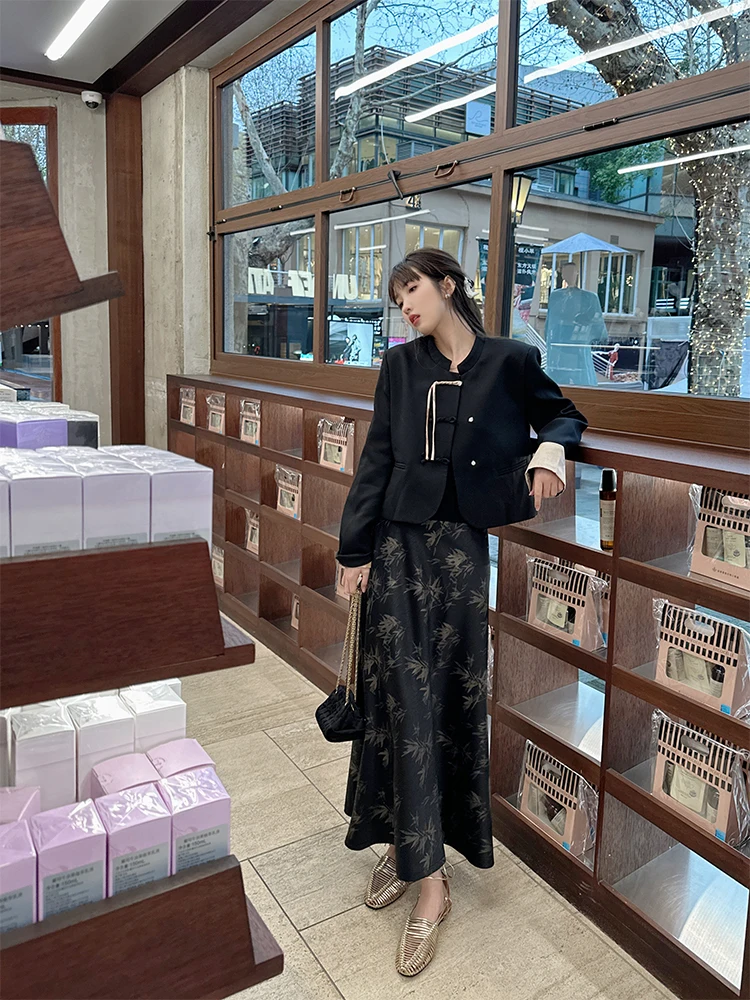 WANNANKE New Chinese Style Short Suit Jacket with Print Collar Stand up Sleeves Patchwork Button Female Spring Fashion
WANNANKE New Chinese Style Short Suit Jacket with Print Collar Stand up Sleeves Patchwork Button Female Spring Fashion