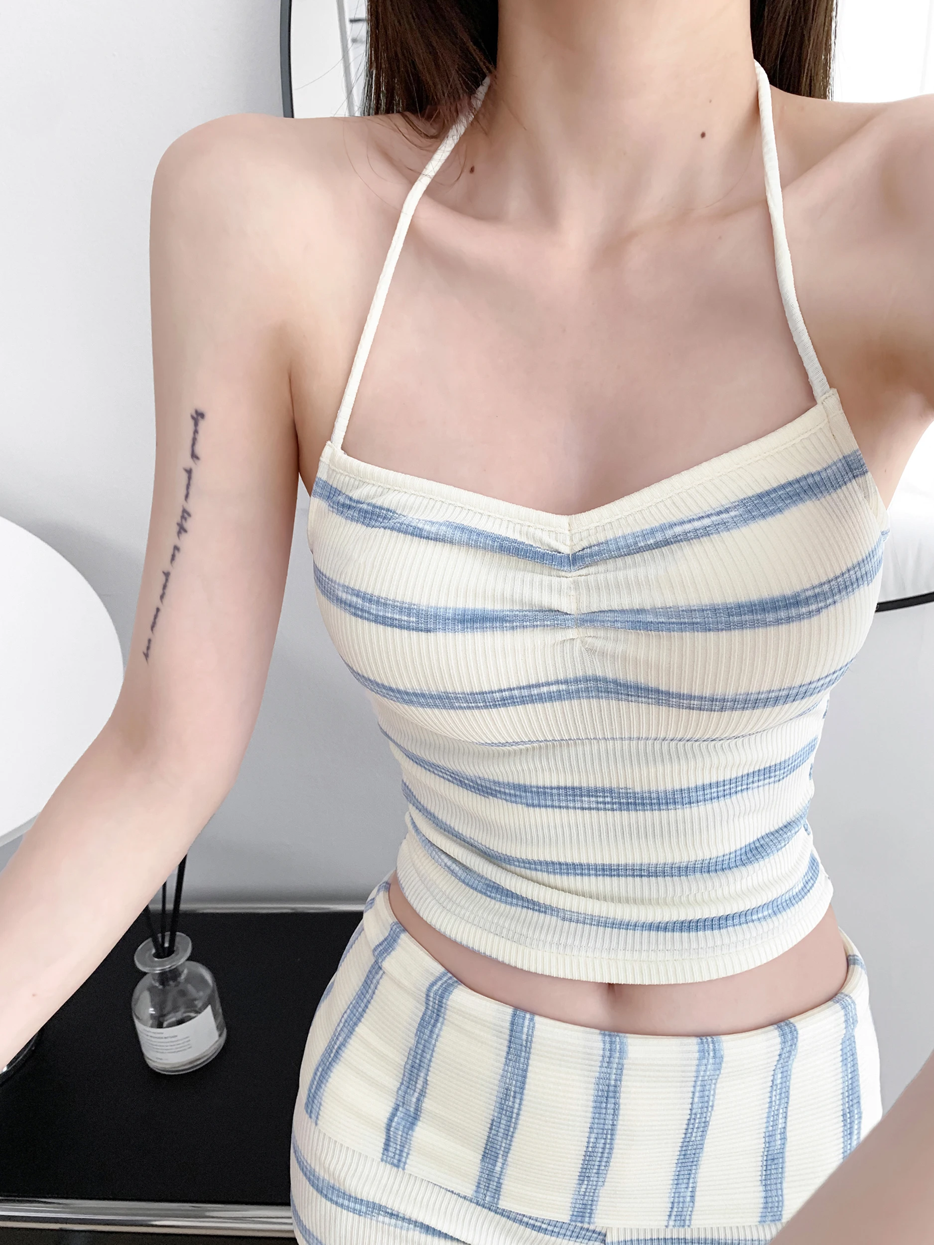Pink Summer Pure Desire Girl Neck Hanging Color Block Striped Knitted Set Top Tank Slim Shorts Two Piece Set Women Fashion
Pink Summer Pure Desire Girl Neck Hanging Color Block Striped Knitted Set Top Tank Slim Shorts Two Piece Set Women Fashion