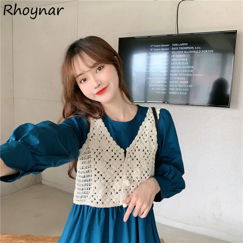 Solid Knitted Vests Women Spring Hollow Out Single Breasted V-neck Vintage All-match Sweet Lovely Age-reducing Fashion Cozy Fit
Solid Knitted Vests Women Spring Hollow Out Single Breasted V-neck Vintage All-match Sweet Lovely Age-reducing Fashion Cozy Fit