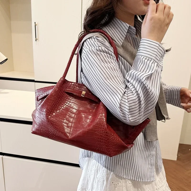 2025 Women's New Versatile Large Capacity Luxury Tote Bag - Stylish Daily Commute Essentials for Ladies
2025 Women's New Versatile Large Capacity Luxury Tote Bag - Stylish Daily Commute Essentials for Ladies