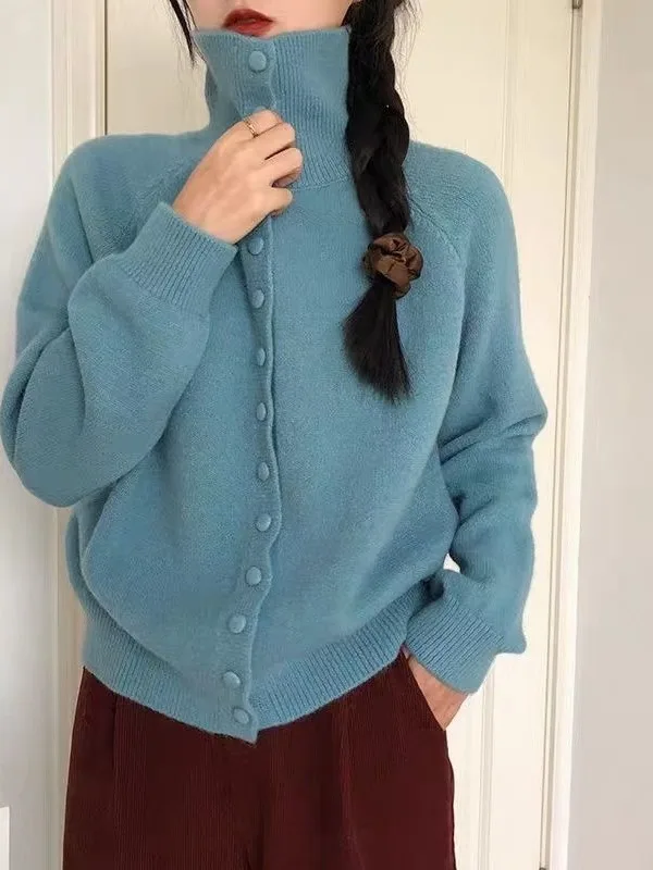 Soft Korean Sle Long Sve Knitted Cardigan Women's High Collar Button Design Sensation Sweater Autumn Winter New Arrival
Soft Korean Sle Long Sve Knitted Cardigan Women's High Collar Button Design Sensation Sweater Autumn Winter New Arrival