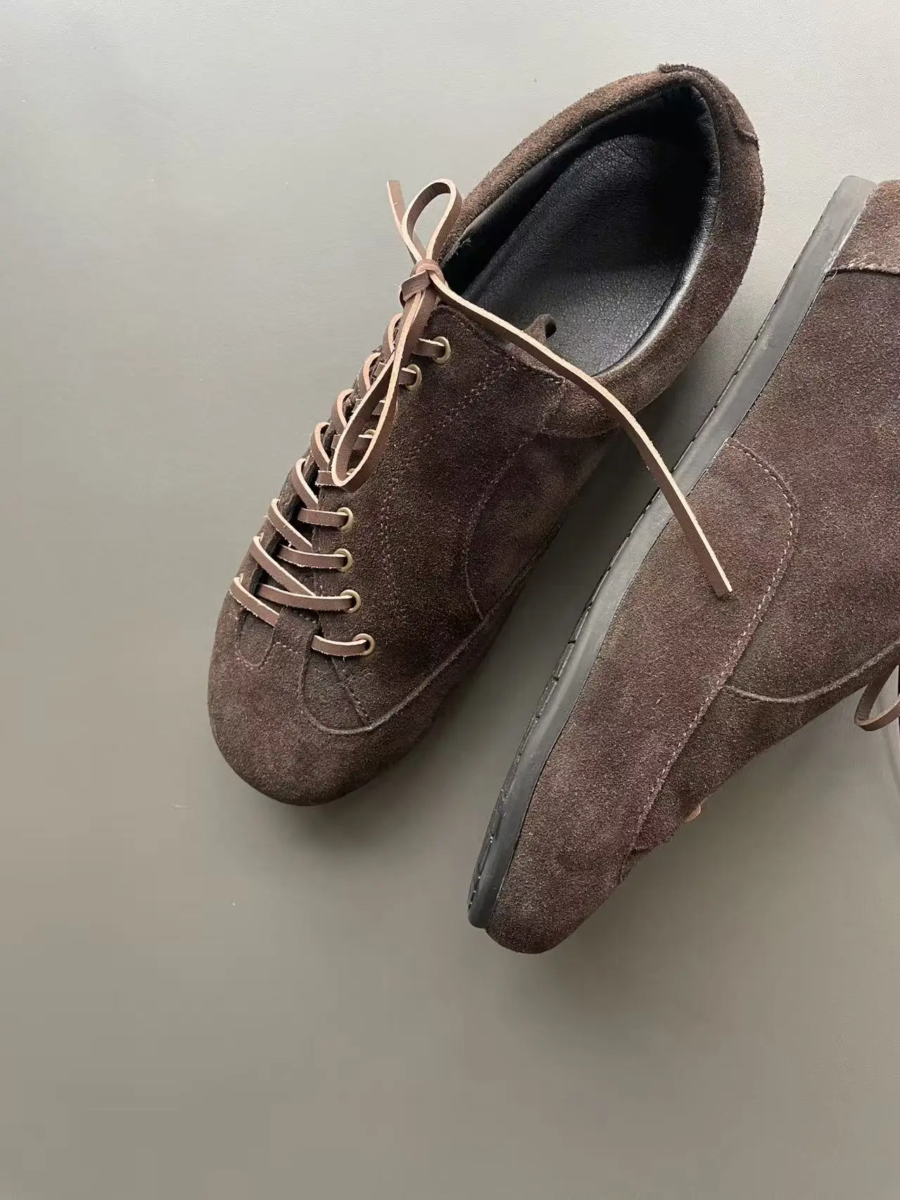Casual Trainer Shoes Men's Thin Sole Football Shoes Retro Trendy Outdoor British Sports Leather Shoes Simple Design Training ...
Casual Trainer Shoes Men's Thin Sole Football Shoes Retro Trendy Outdoor British Sports Leather Shoes Simple Design Training ...