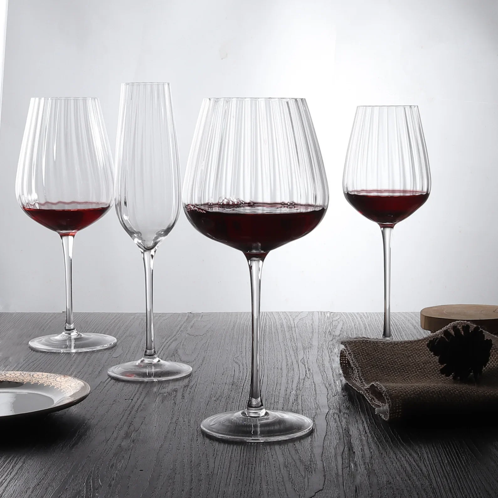 Nordic vertical striped red wine glass, champagne glass, creative striped crystal glass, tall glass for home use
Nordic vertical striped red wine glass, champagne glass, creative striped crystal glass, tall glass for home use